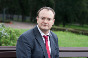 Конвейер репрессий. Алесю Михалевичу спецслужбы креативно предложили сотрудничество. Бывшего пресс-атташе «Динамо» Никиту Бережкова осудили за «экстремизм»